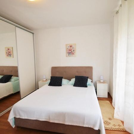 Apartment Leo Umag Exterior photo