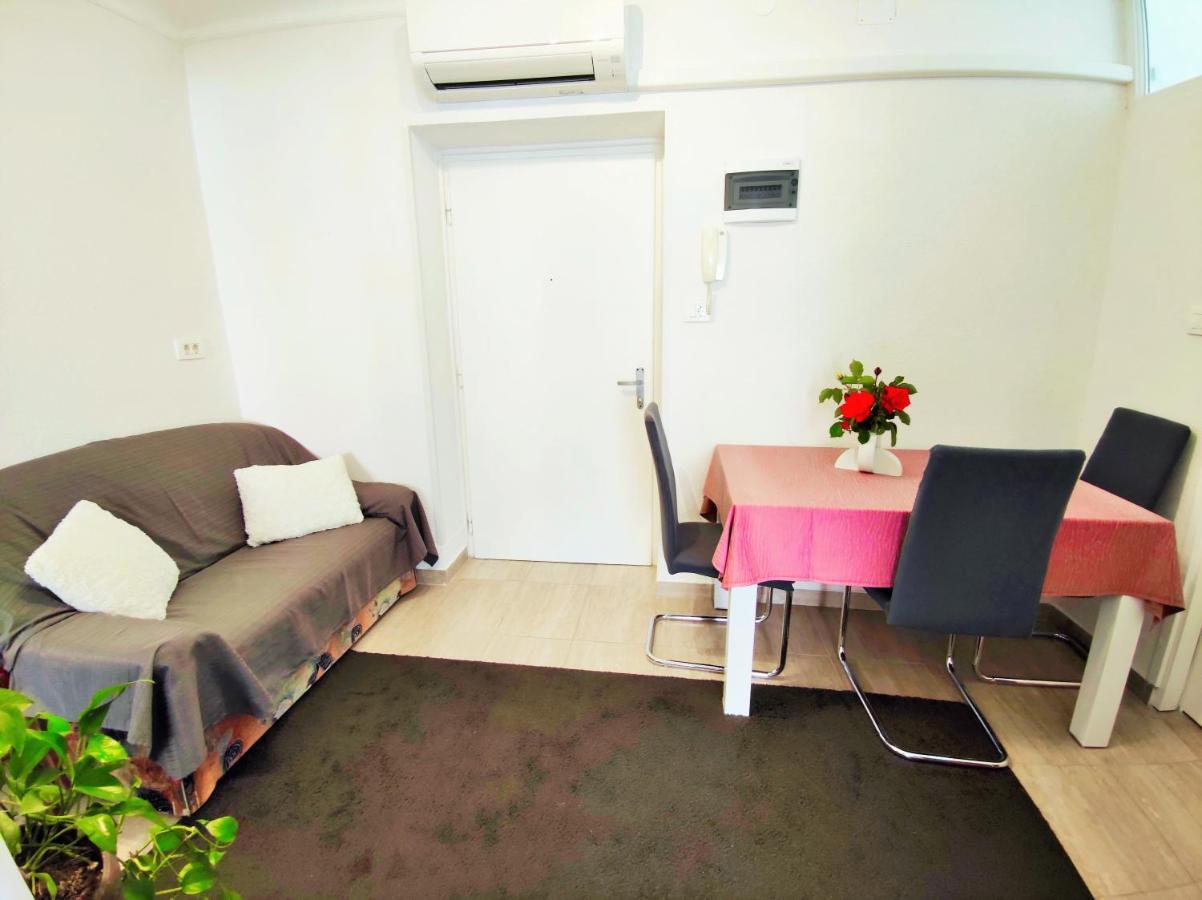 Apartment Leo Umag Exterior photo