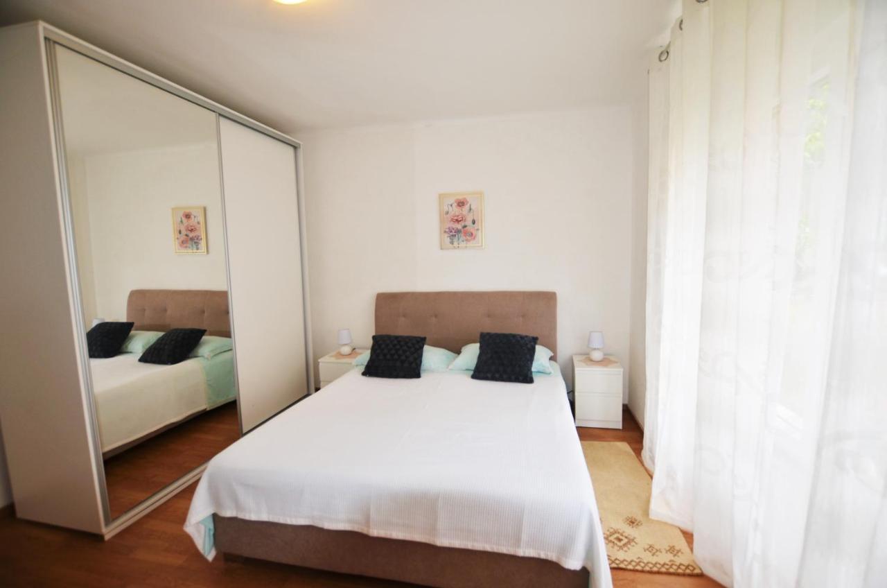 Apartment Leo Umag Exterior photo
