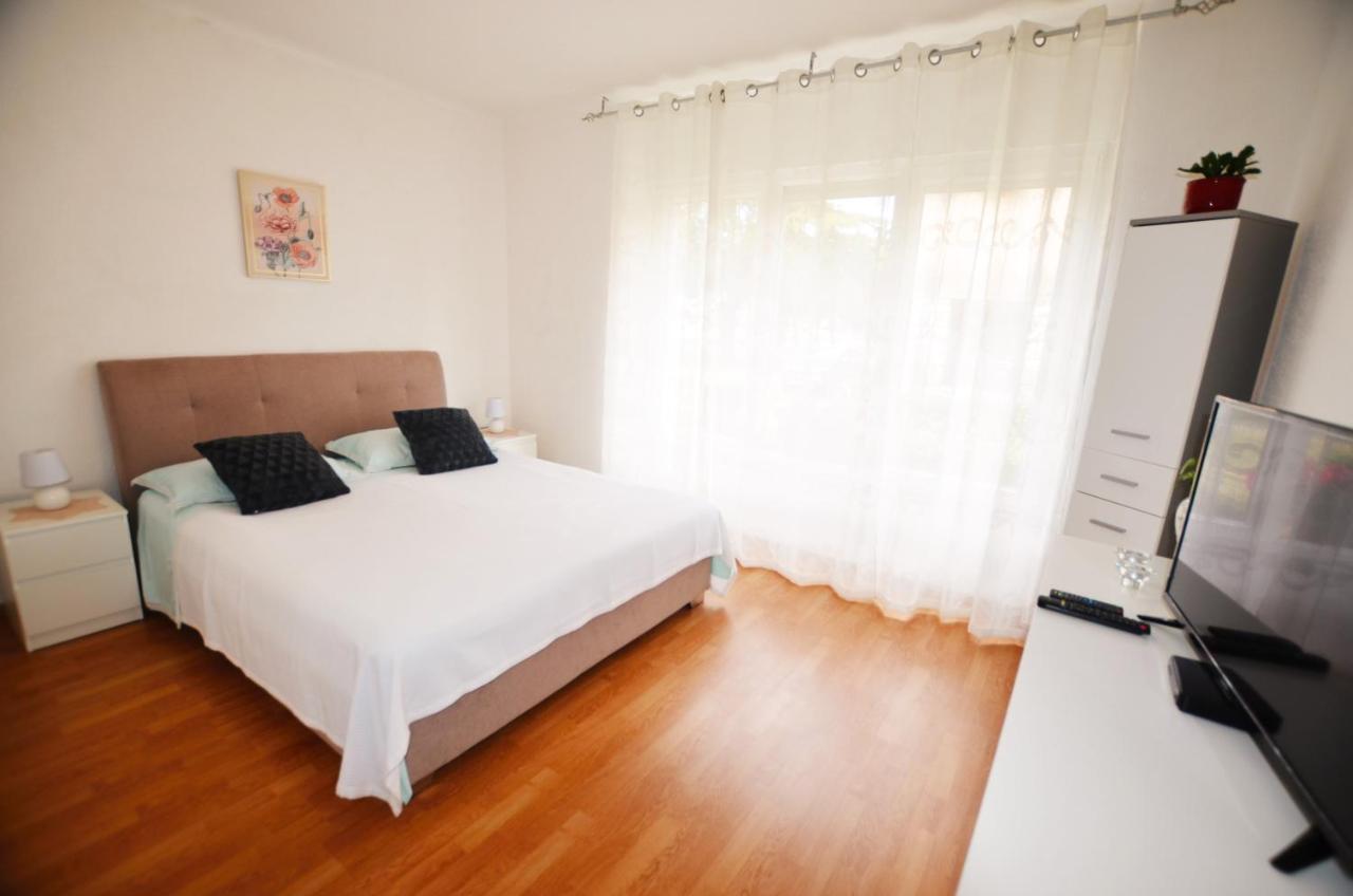 Apartment Leo Umag Exterior photo