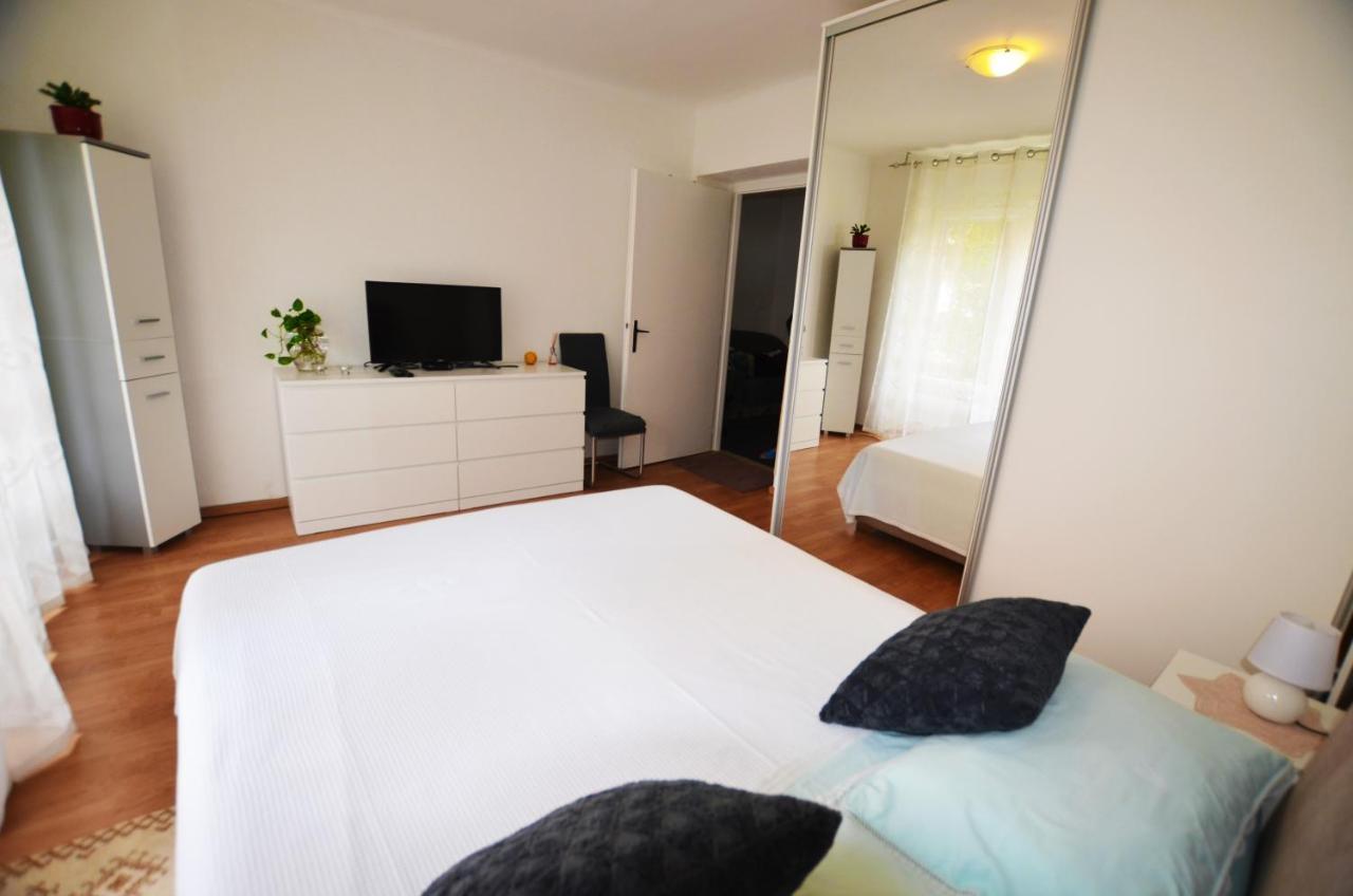 Apartment Leo Umag Exterior photo