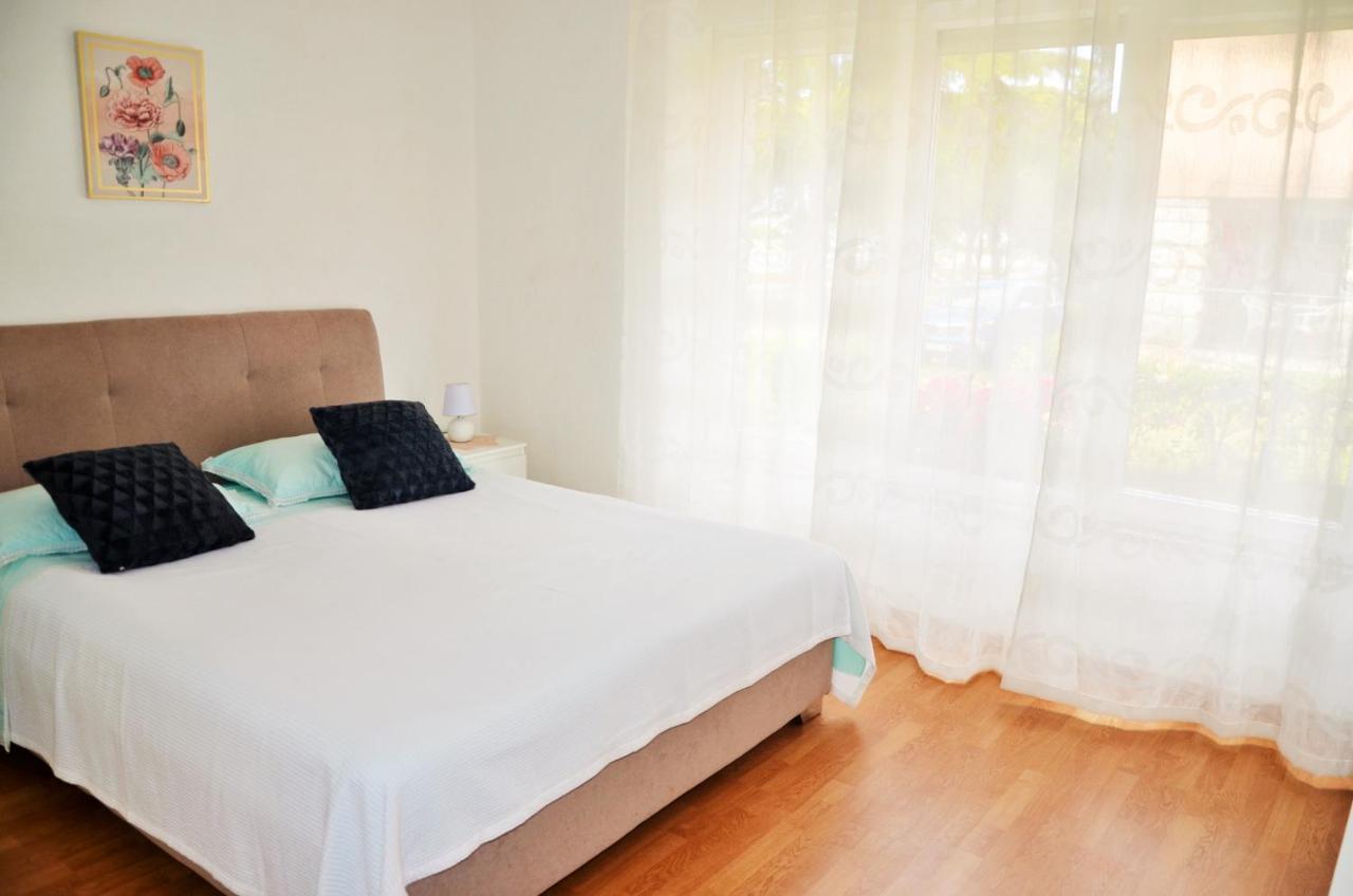 Apartment Leo Umag Exterior photo
