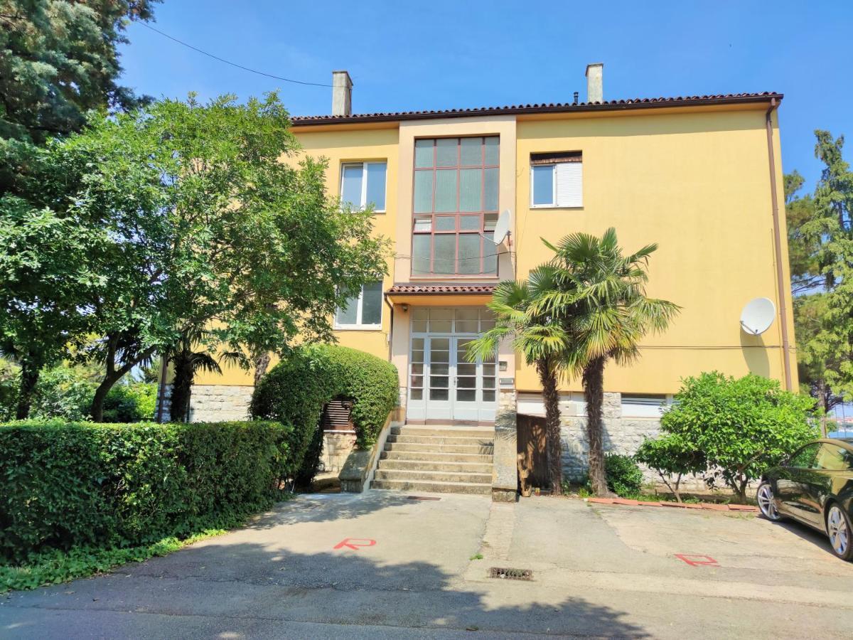 Apartment Leo Umag Exterior photo